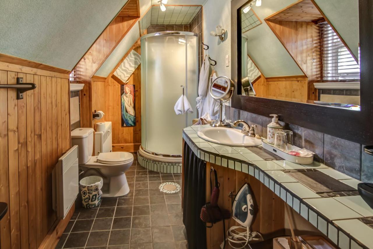 Chateau Murdock Gite Et Esthetique 1950 Saguenay Luaran gambar