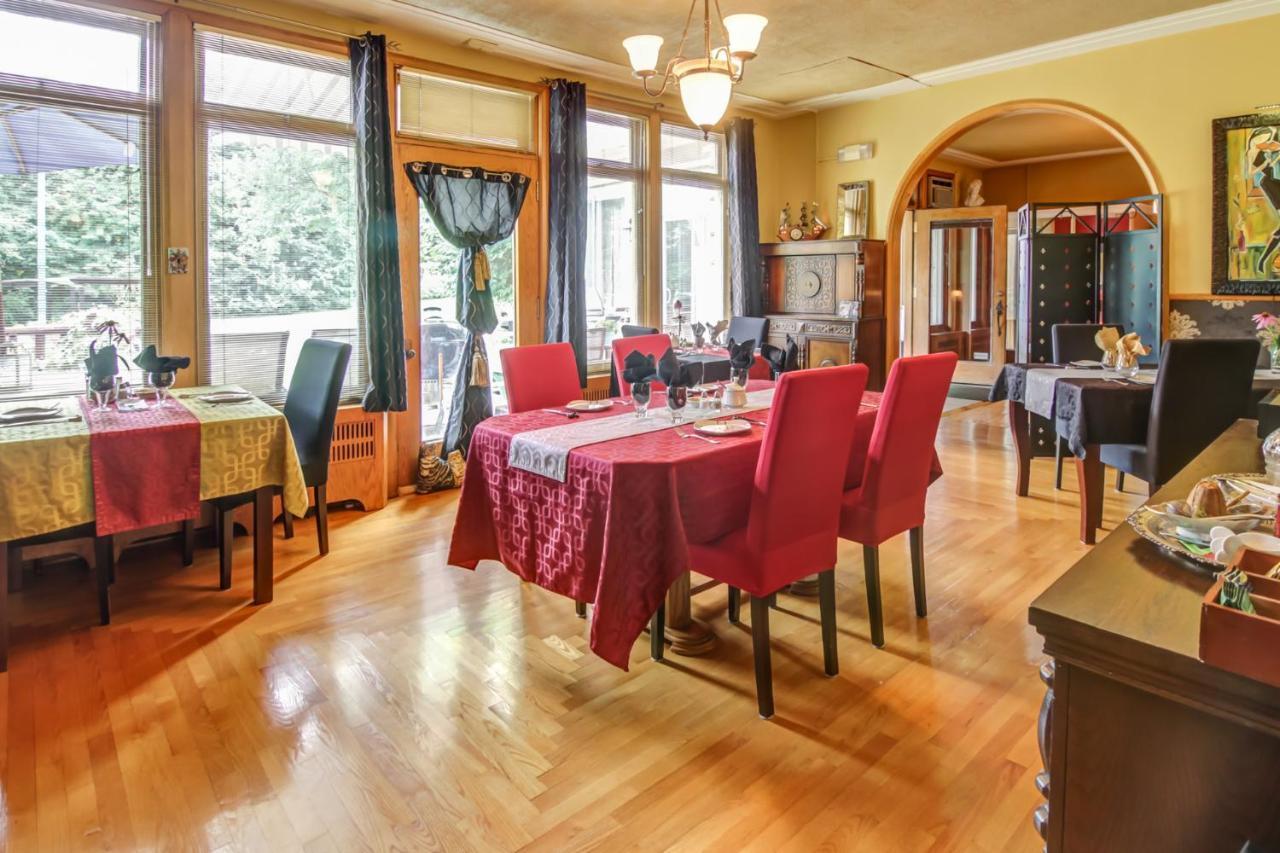 Chateau Murdock Gite Et Esthetique 1950 Saguenay Luaran gambar