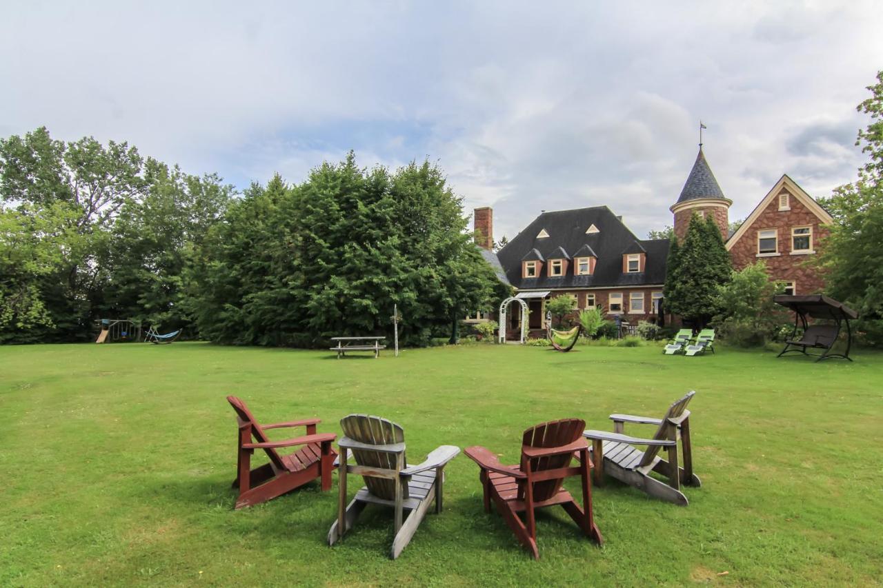 Chateau Murdock Gite Et Esthetique 1950 Saguenay Luaran gambar